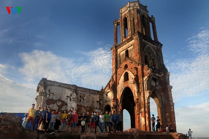 L’église du Cœur de Hai Ly ou le charme des ruines - ảnh 8